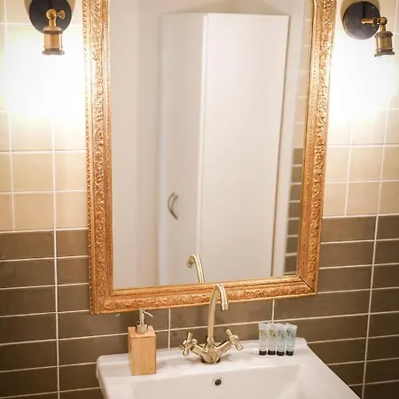 Climatisé - Vieux Appartement *